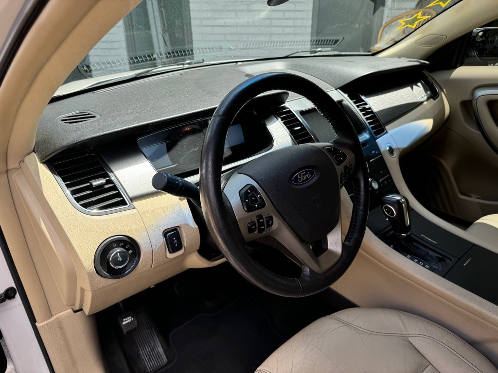 2014 Ford Taurus Image 8
