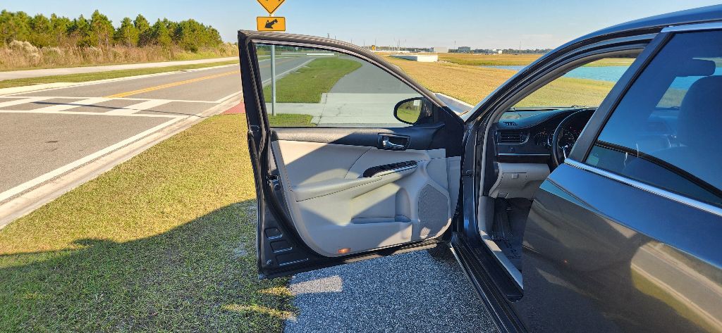 2012 Toyota Camry Image 9