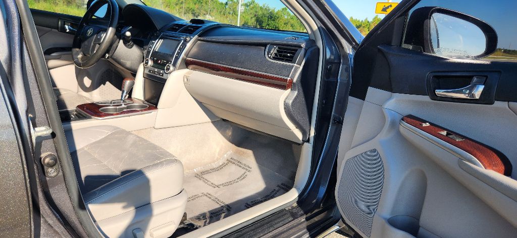 2012 Toyota Camry Image 19