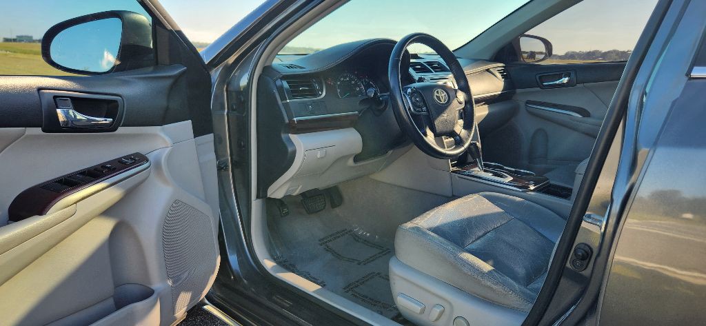 2012 Toyota Camry Image 11