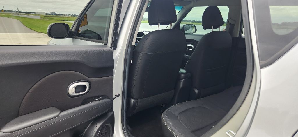 2017 Kia Soul Image 16