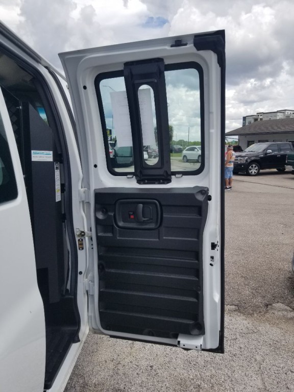 2019 Chevrolet Express Image 18