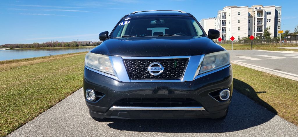 2015 Nissan Pathfinder Image 2