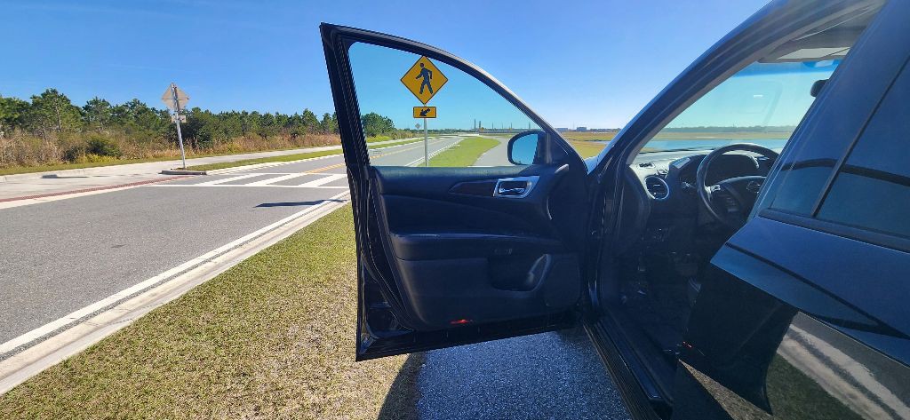 2015 Nissan Pathfinder Image 9