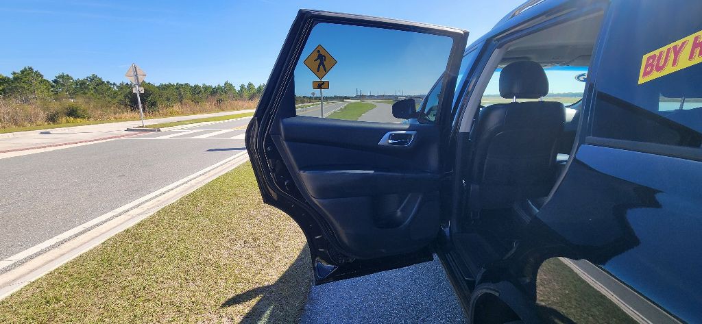 2015 Nissan Pathfinder Image 16