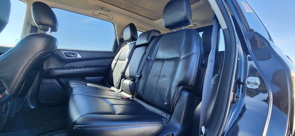 2015 Nissan Pathfinder Image 18