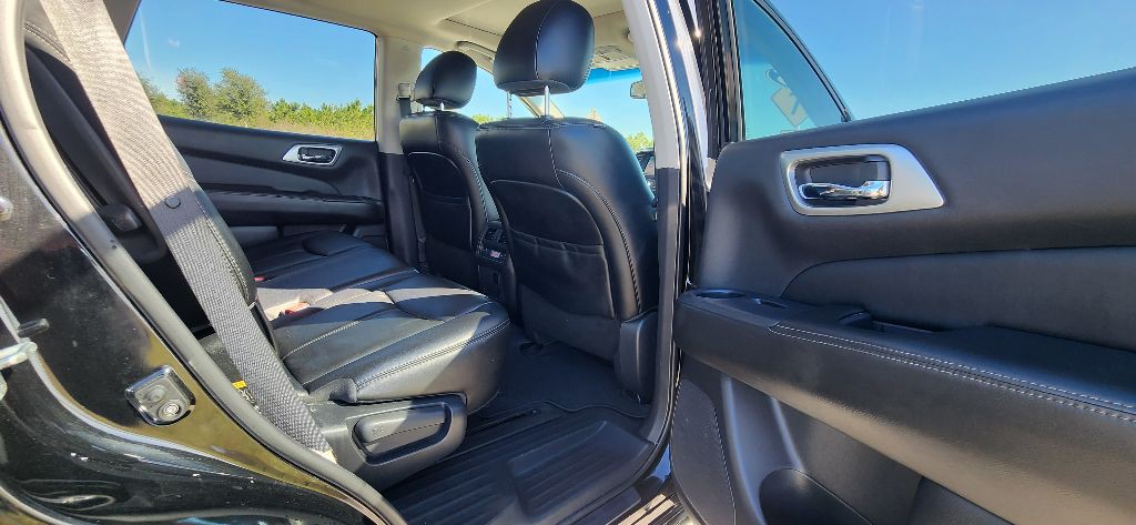 2015 Nissan Pathfinder Image 24