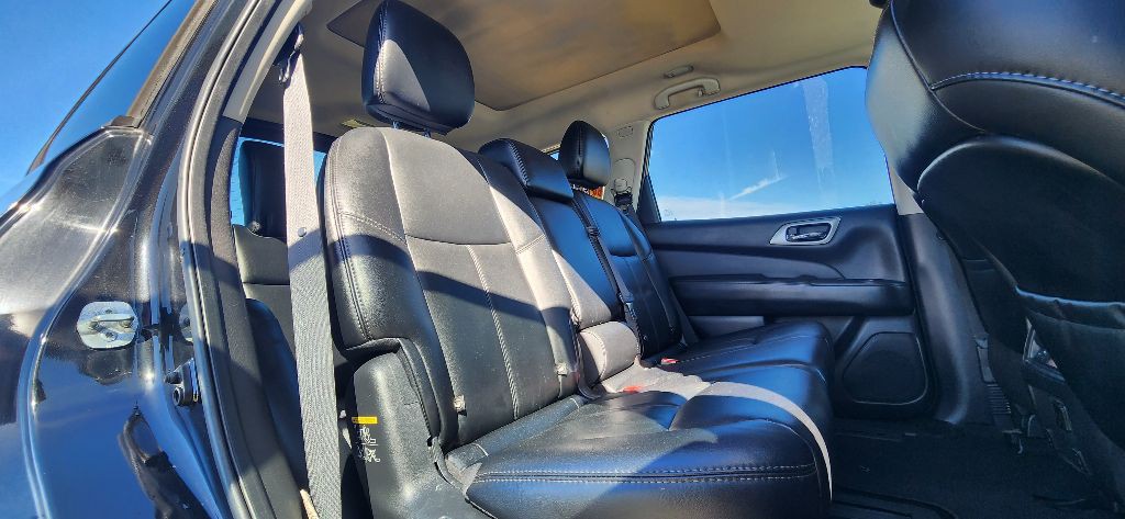 2015 Nissan Pathfinder Image 25