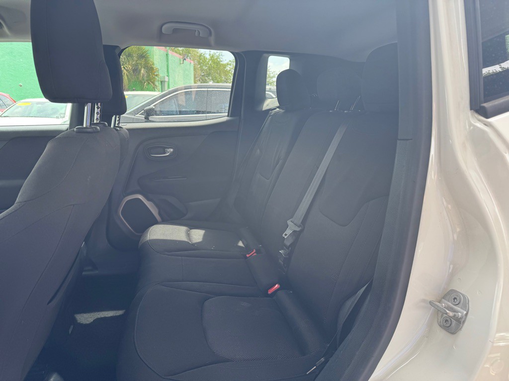 2016 Jeep Renegade Image 8