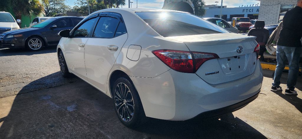 2013 Toyota Corolla Image 1