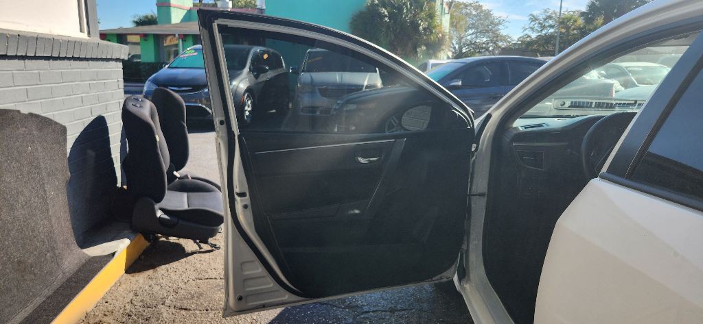 2013 Toyota Corolla Image 3