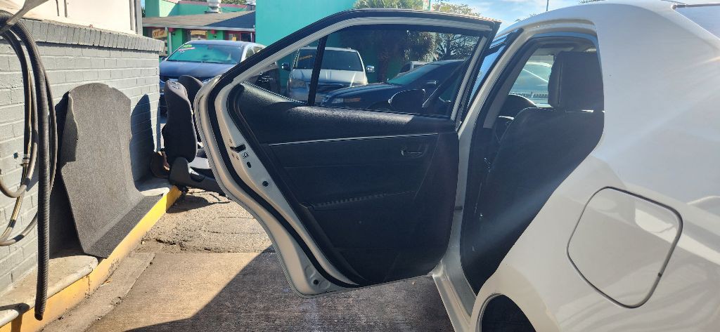 2013 Toyota Corolla Image 23