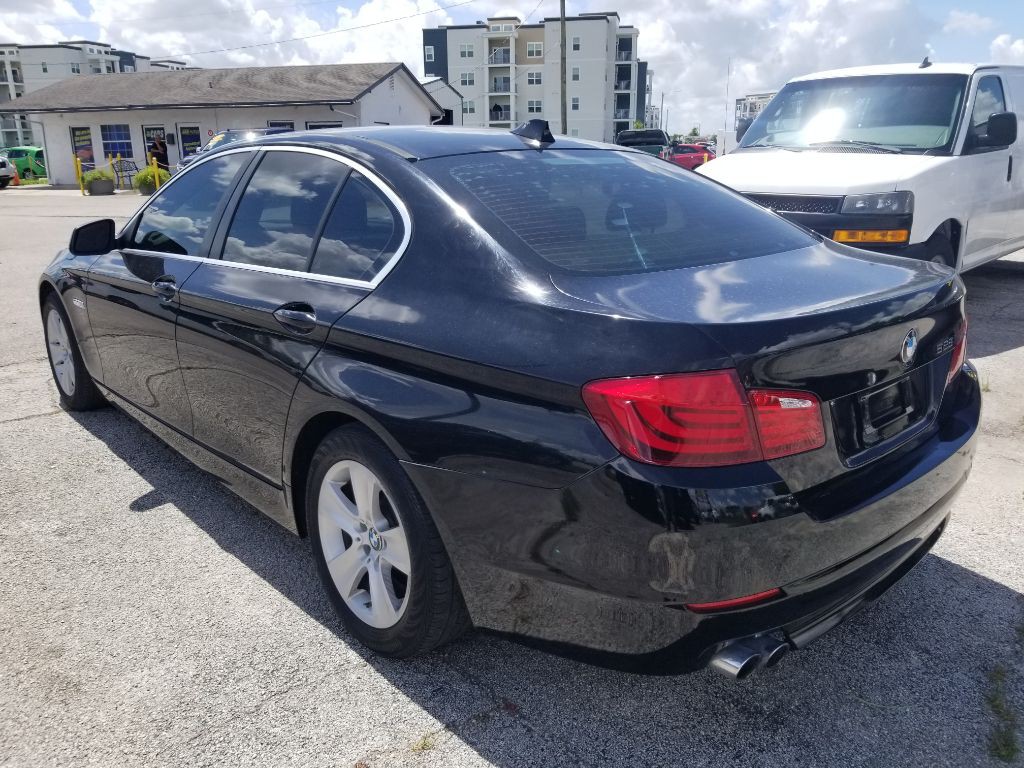 2011 BMW 5 Series Image 4