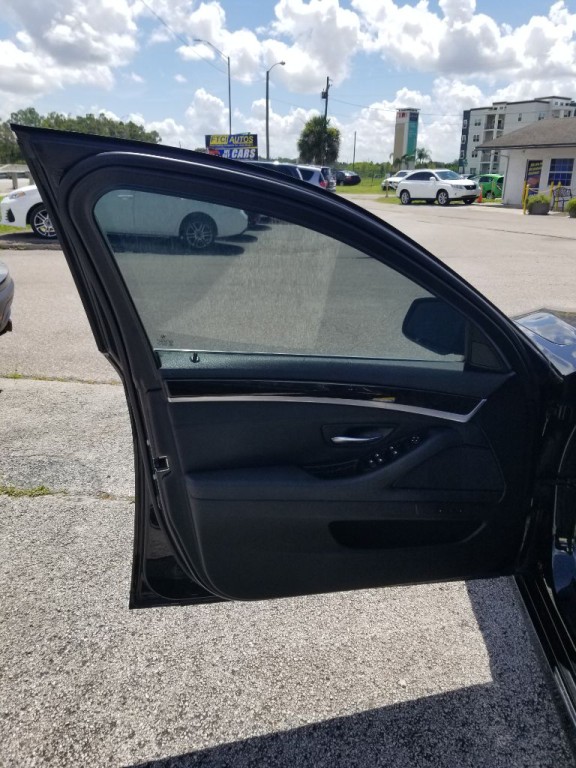 2011 BMW 5 Series Image 9