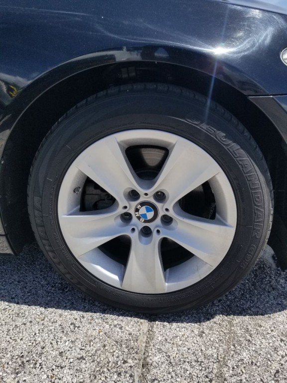 2011 BMW 5 Series Image 25