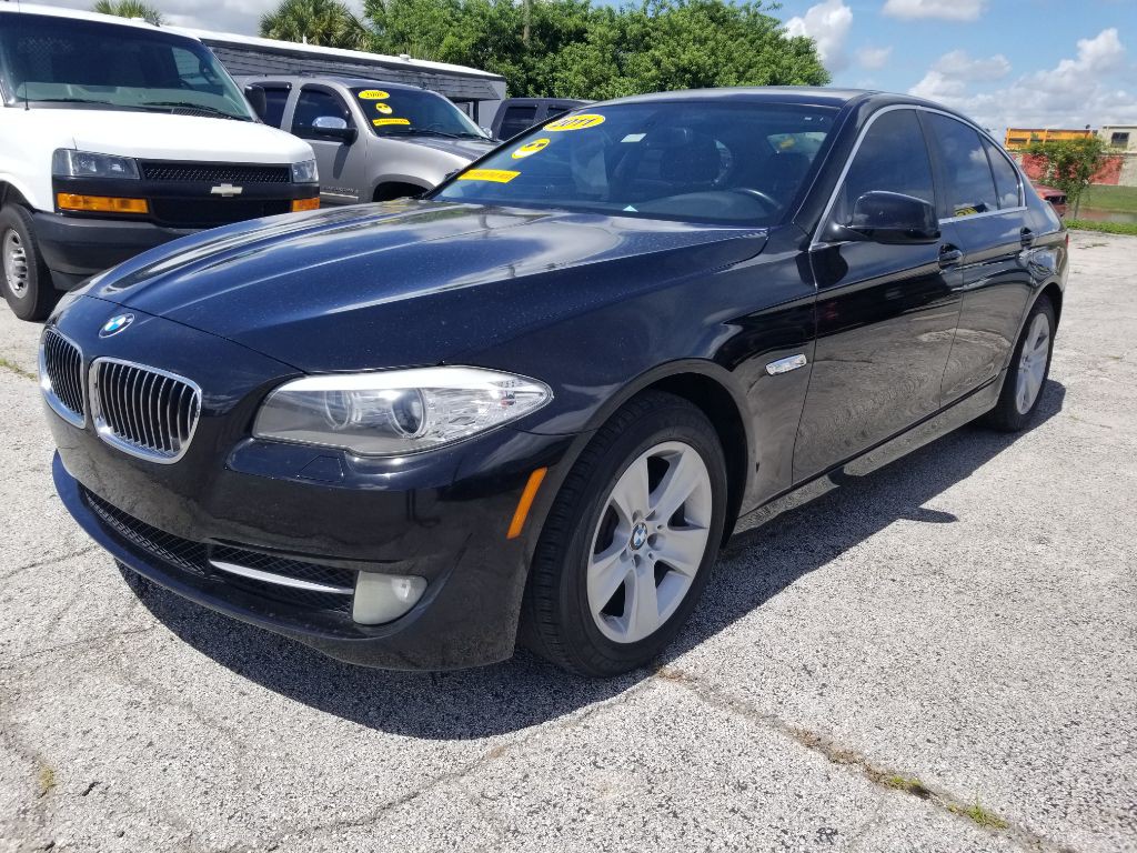 2011 BMW 5 Series Image 3