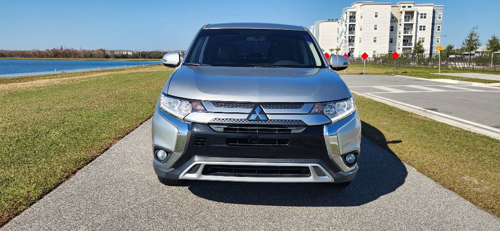 2019 Mitsubishi Outlander Image 2