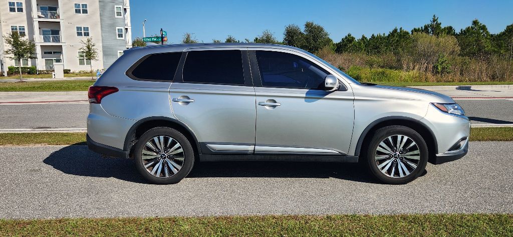 2019 Mitsubishi Outlander Image 4