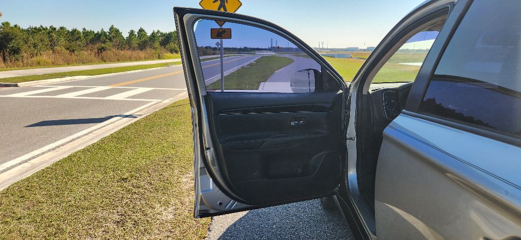 2019 Mitsubishi Outlander Image 9