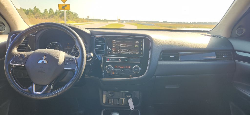 2019 Mitsubishi Outlander Image 12