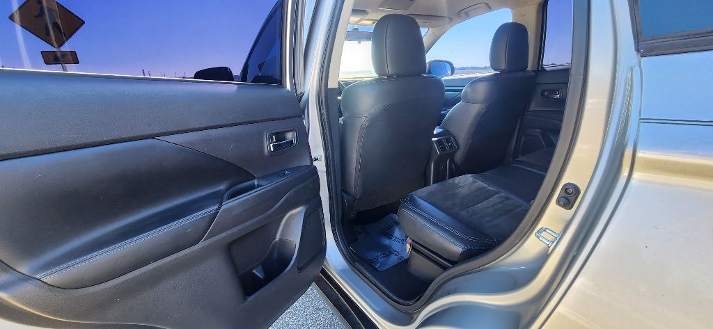 2019 Mitsubishi Outlander Image 16