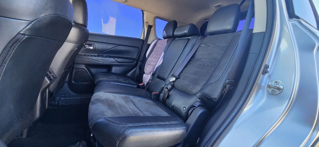 2019 Mitsubishi Outlander Image 17