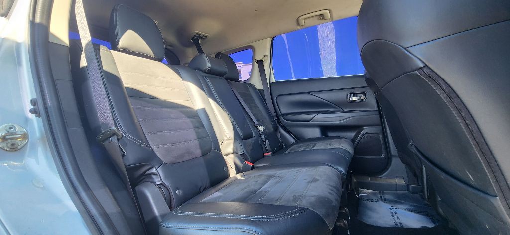 2019 Mitsubishi Outlander Image 23