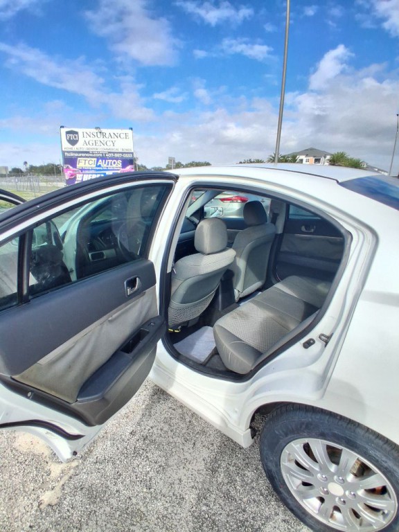 2010 Mitsubishi Galant Image 7