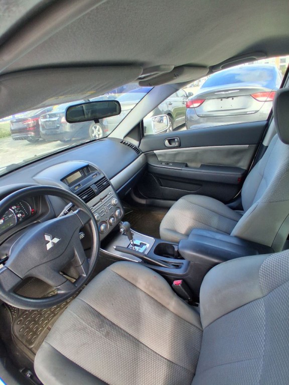 2010 Mitsubishi Galant Image 35