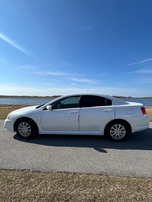 2010 Mitsubishi Galant Image 3