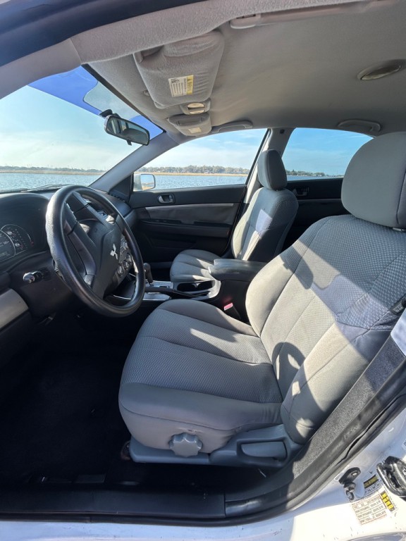 2010 Mitsubishi Galant Image 7