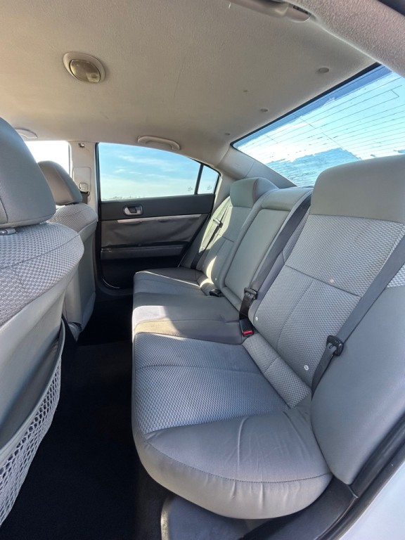 2010 Mitsubishi Galant Image 8