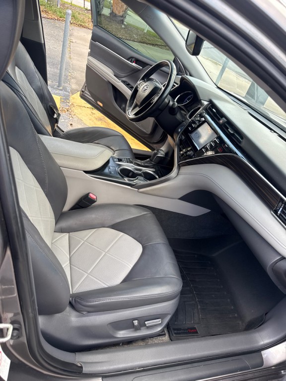2018 Toyota Camry Image 16