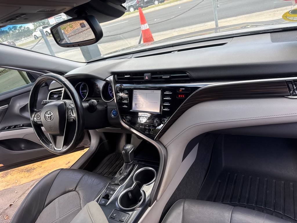 2018 Toyota Camry Image 17