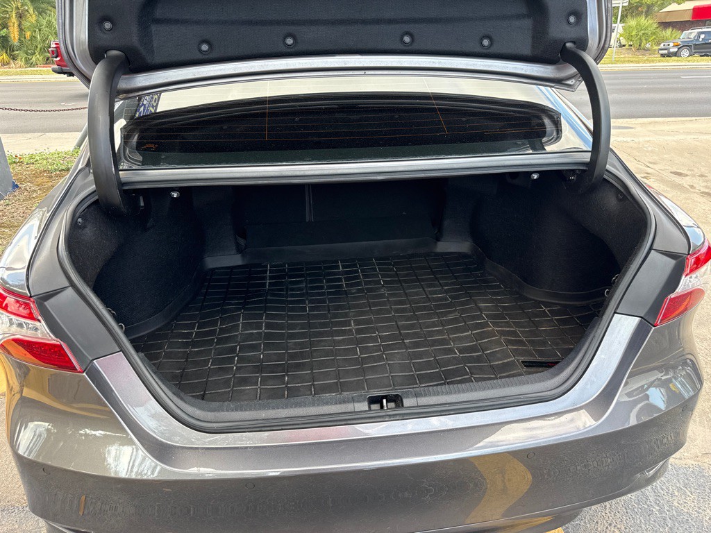 2018 Toyota Camry Image 18