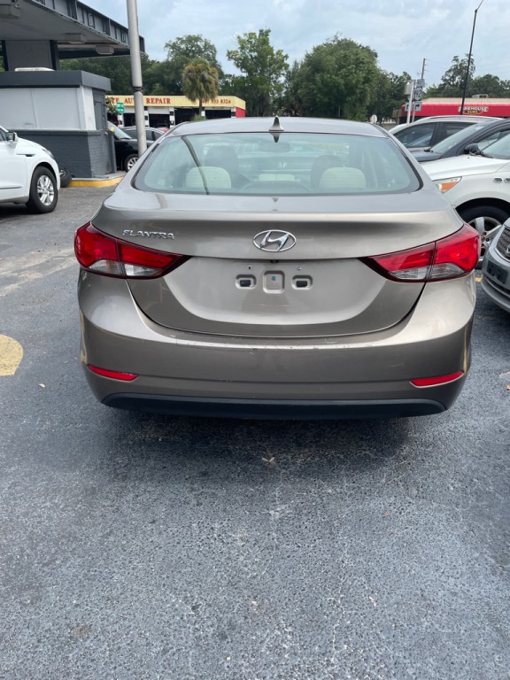 2015 Hyundai Elantra Image 2