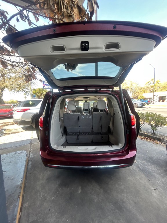 2017 Chrysler Pacifica Image 4