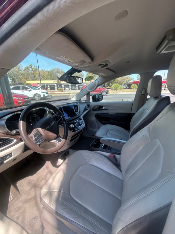 2017 Chrysler Pacifica Image 7
