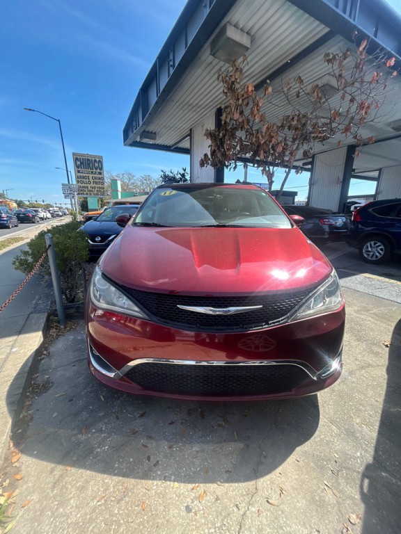 2017 Chrysler Pacifica Image 3