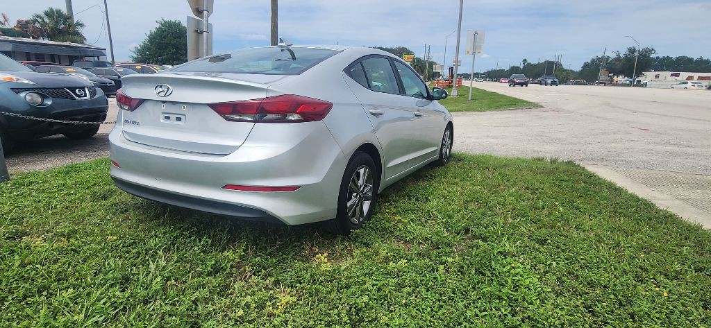 2017 Hyundai Elantra Image 5