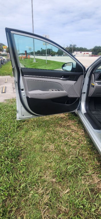 2017 Hyundai Elantra Image 6