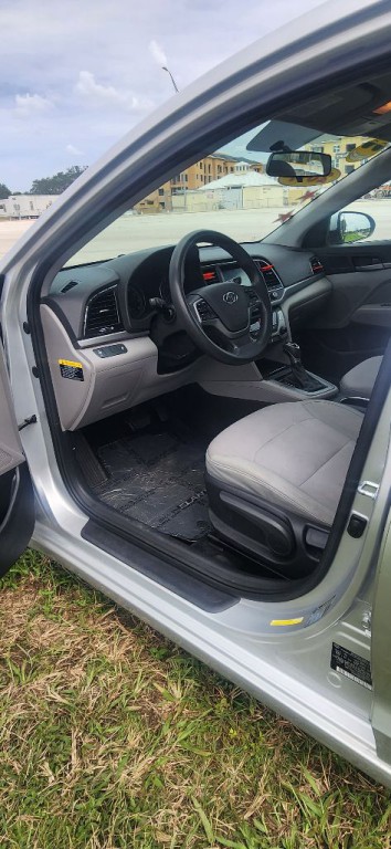 2017 Hyundai Elantra Image 7