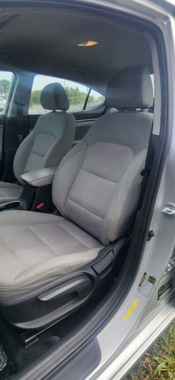 2017 Hyundai Elantra Image 8