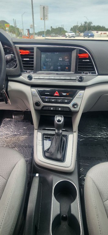 2017 Hyundai Elantra Image 10