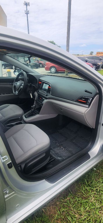 2017 Hyundai Elantra Image 15