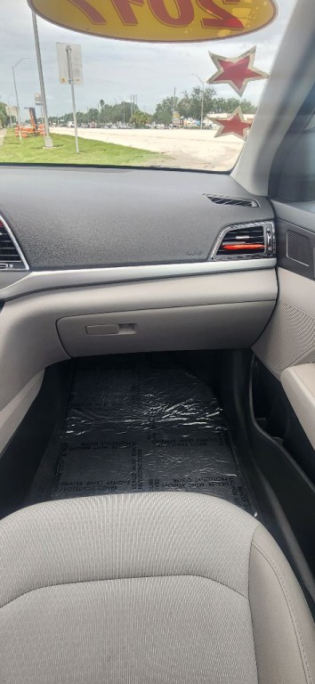 2017 Hyundai Elantra Image 17