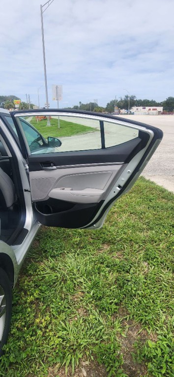 2017 Hyundai Elantra Image 18