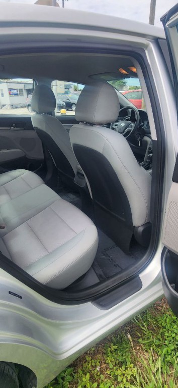 2017 Hyundai Elantra Image 19