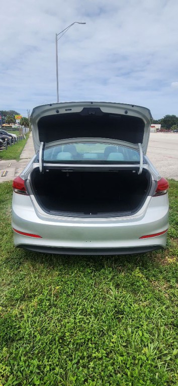 2017 Hyundai Elantra Image 22