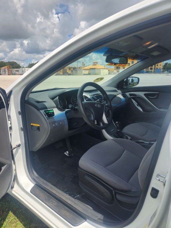 2014 Hyundai Elantra Image 8